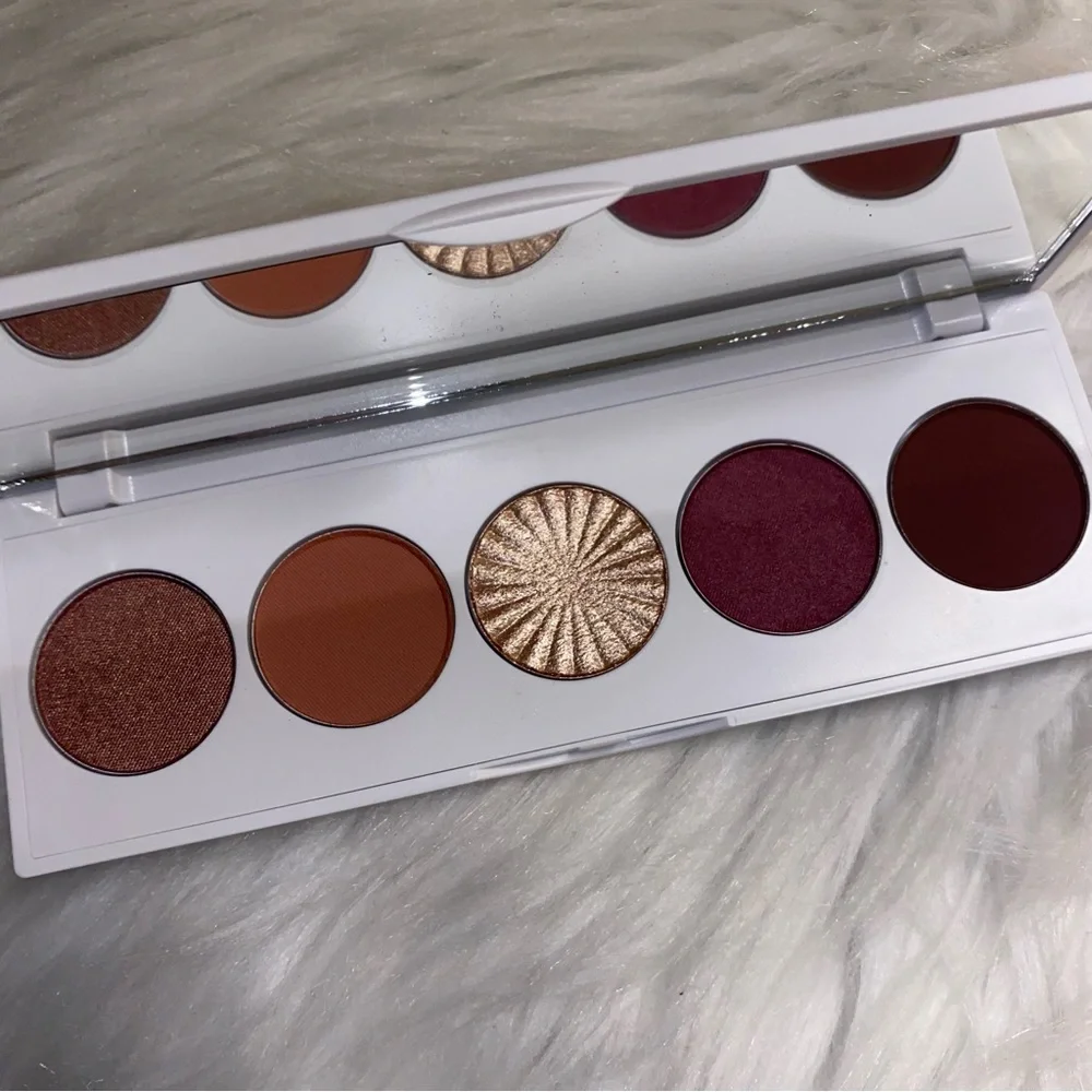 NIB OFRA COSMETICS eyeshadow palette
